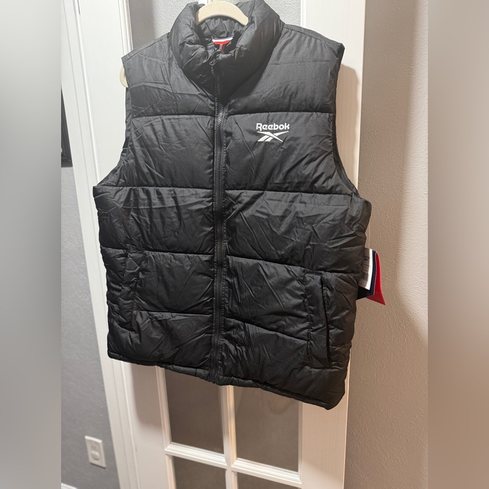 NWT Reebok Men's Classic Puffer Vest - Picture 4 of 9